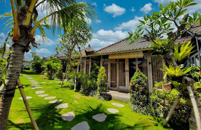 Temukan villa nyaman di Canggu untuk pengalaman menginap yang tenang dan dekat dengan pantai. Nikmati suasana tropis Bali dengan sewa villa di Canggu yang menawarkan kenyamanan dan kemewahan.